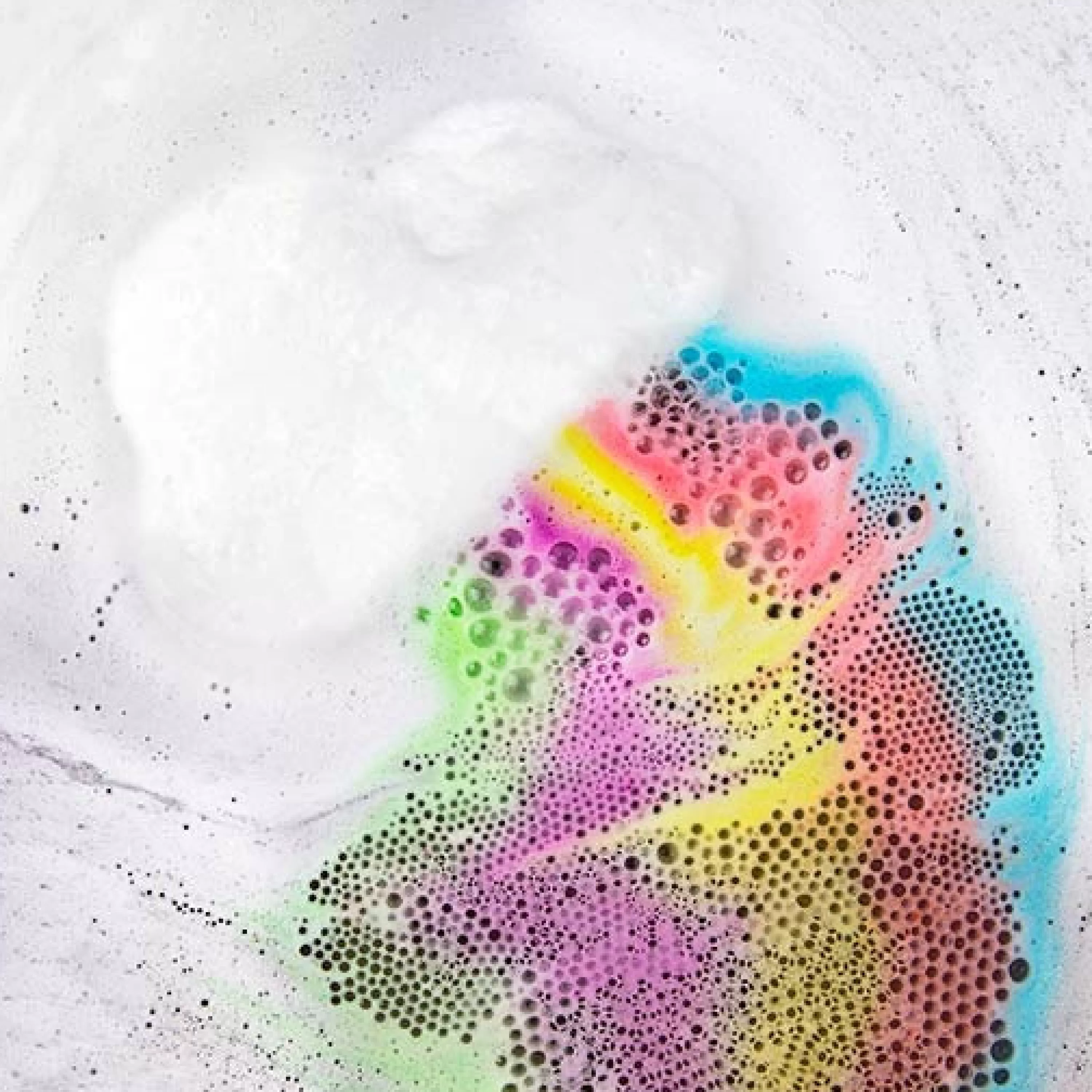 Outlet Gift Republic Fizzing Rainbow Cloud Bath Bomb