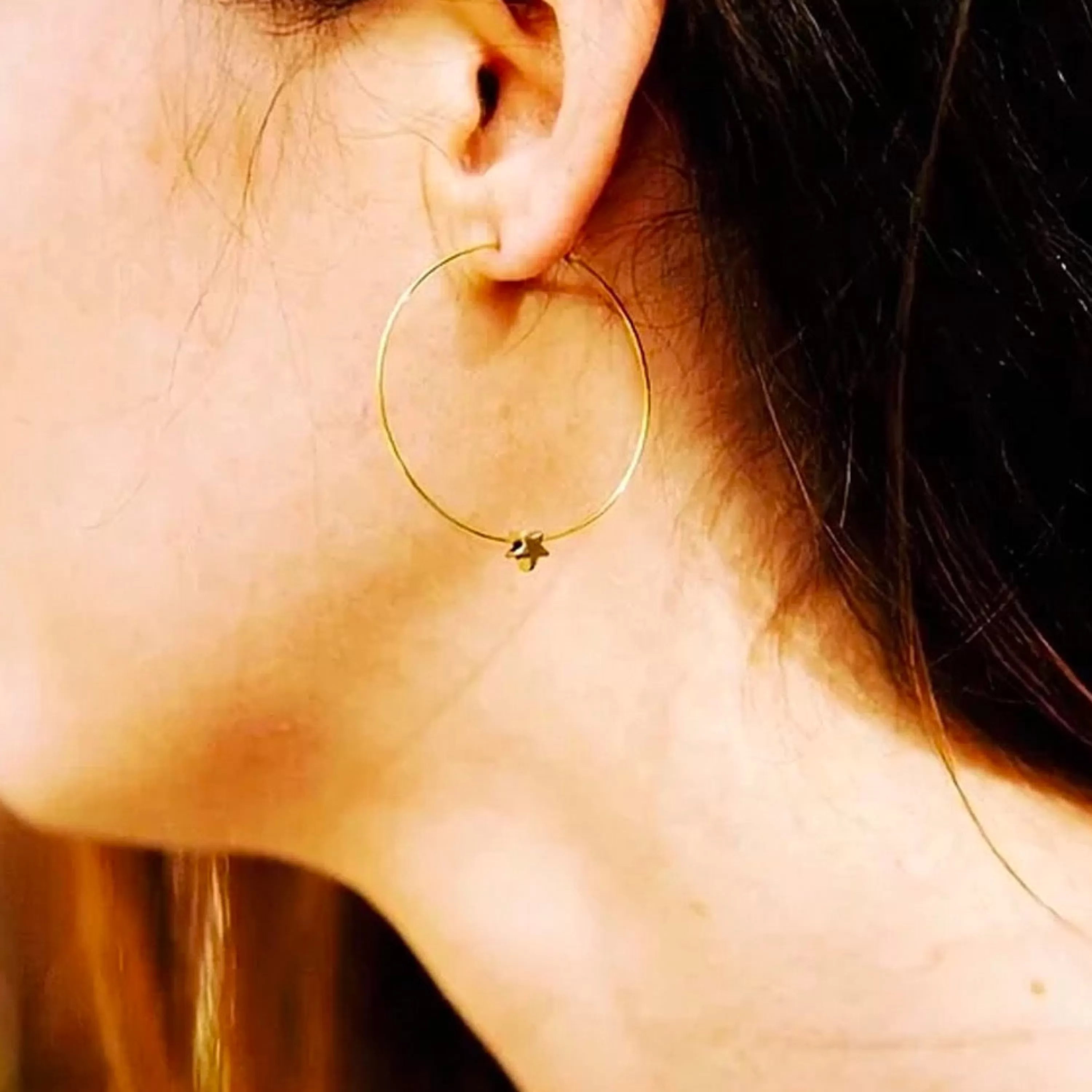 Store Mind's Eye Design Gold Hoops With Tiny Star