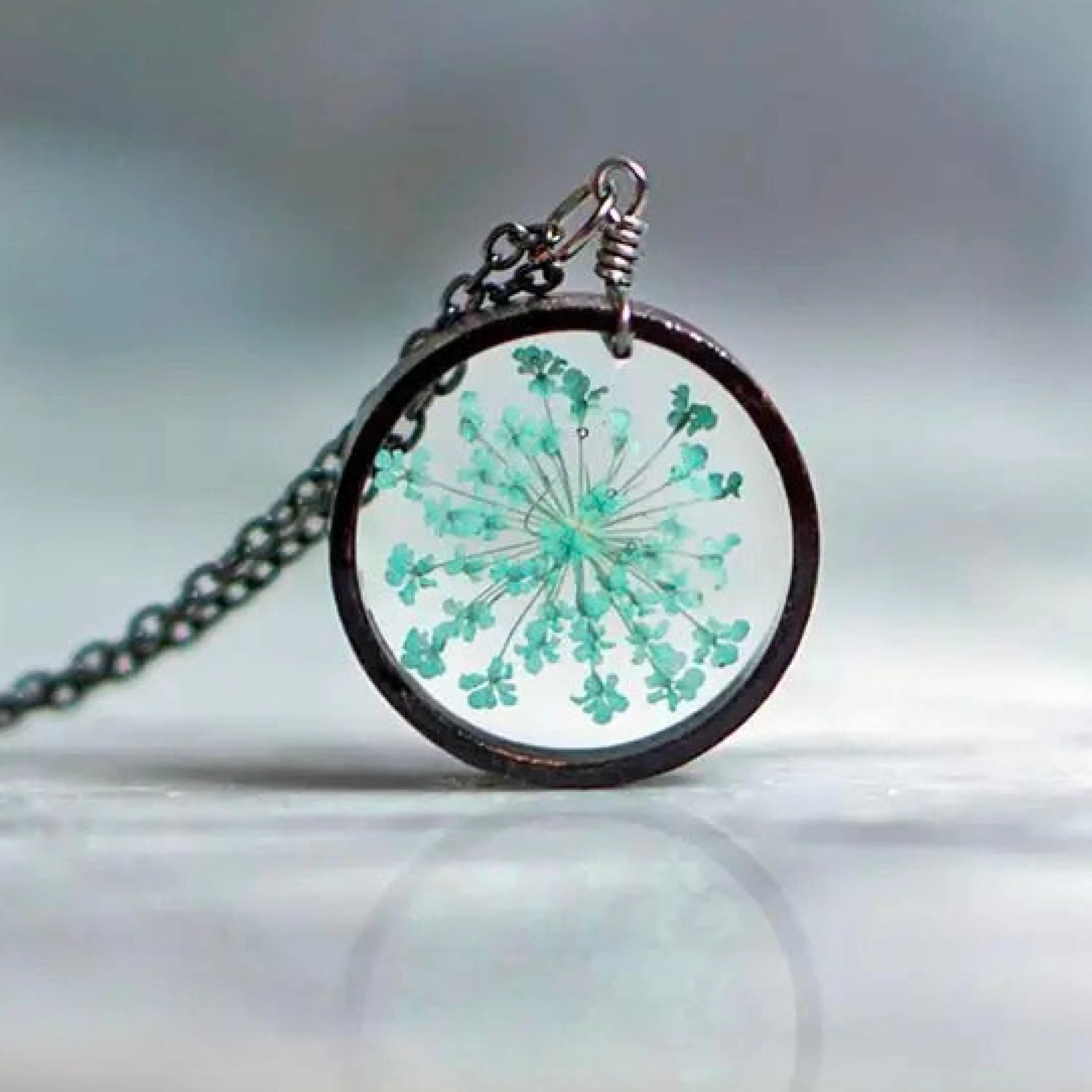 Hot The Pretty Pickle Light Blue Queen Anne's Lace Flower Necklace