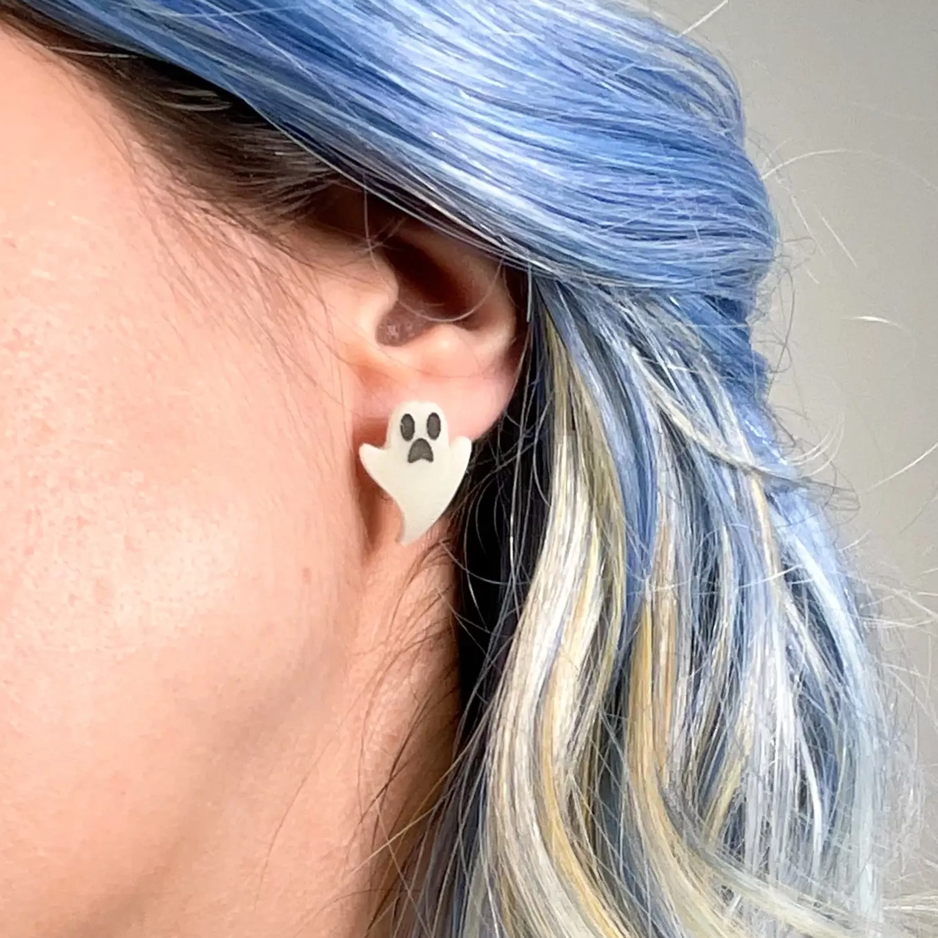 Store Vinca Little Ghost Earrings