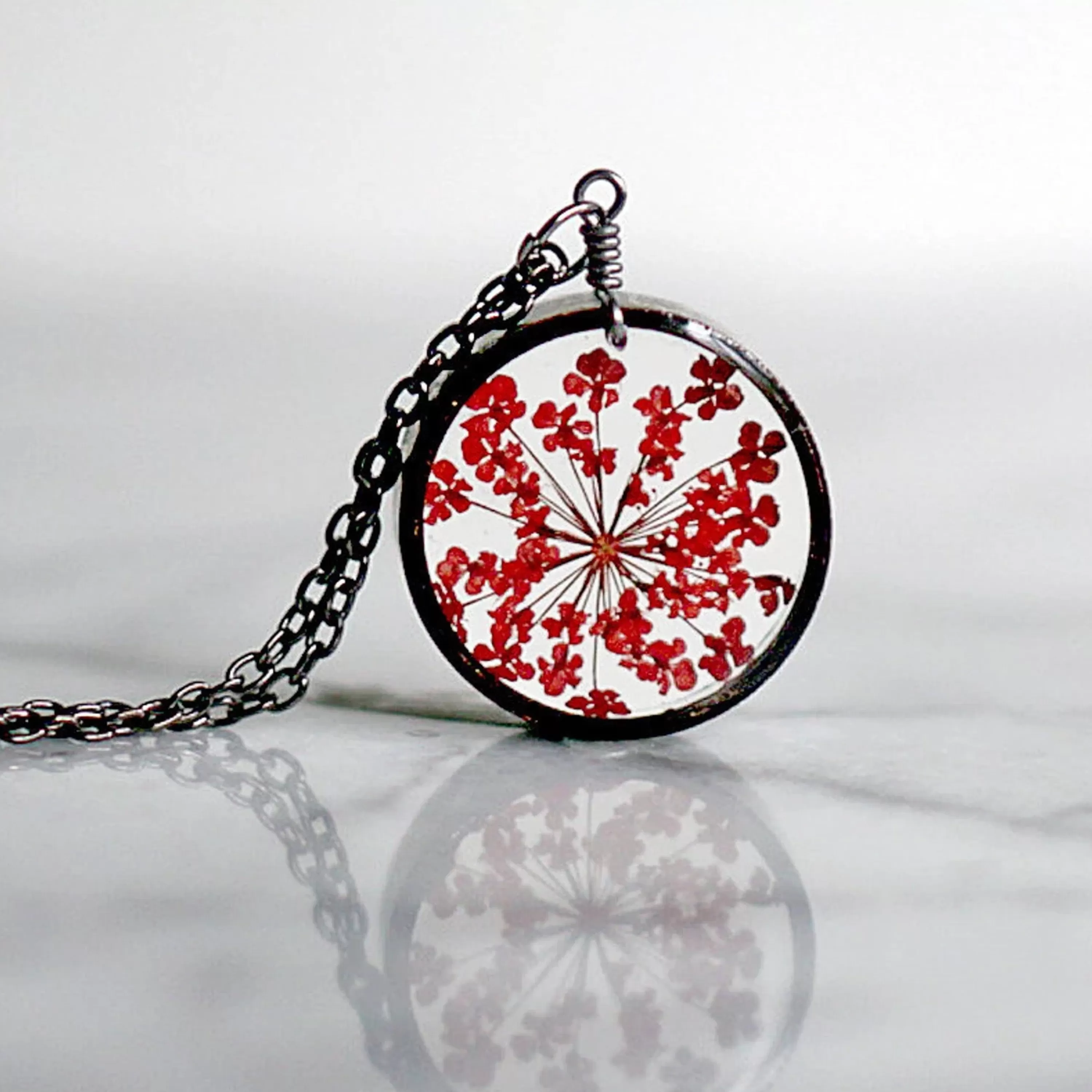 Fashion The Pretty Pickle Red Queen Anne's Lace Necklace